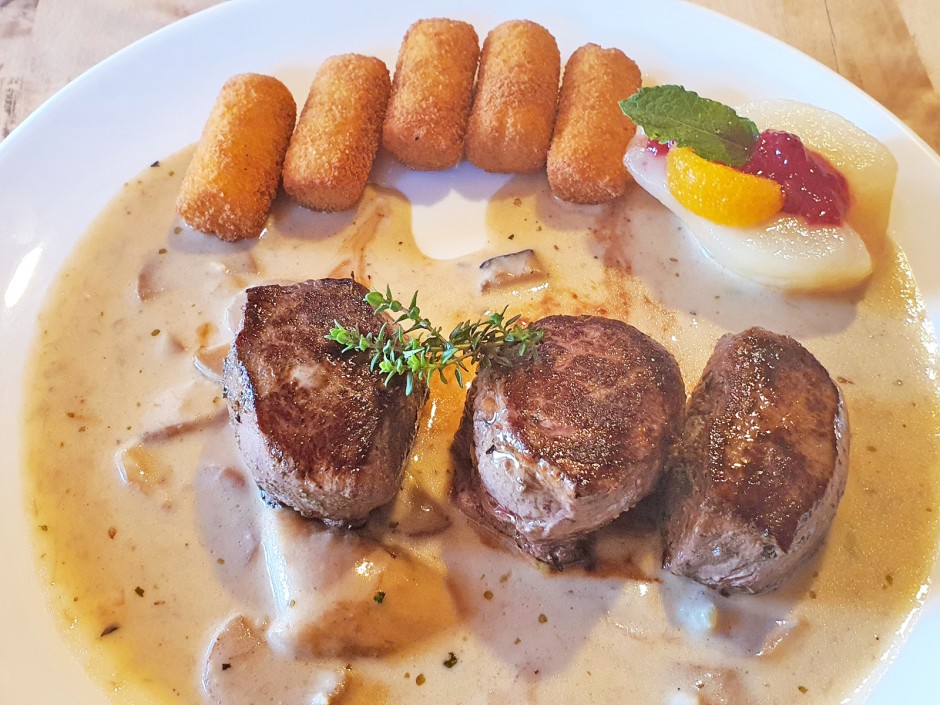 Rehmedaillons mit Steinpilzen