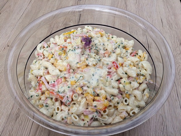 Sommerlicher Hörnchensalat