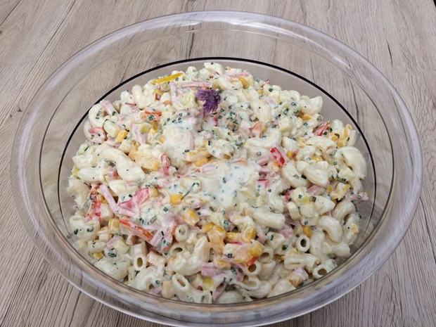 Sommerlicher Hörnchensalat