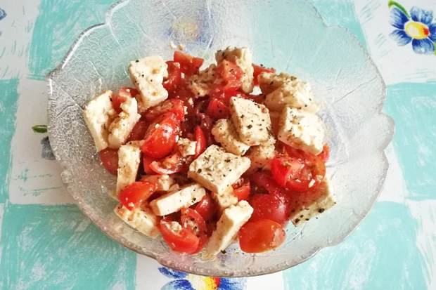 Hirtenk&auml;se mit Cherrytomaten