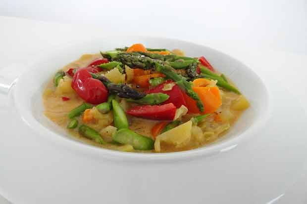 Paprika-Kraut-Eintopf mit Grünspargel