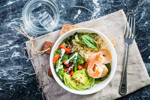 Buddha Bowl mit Shrimps