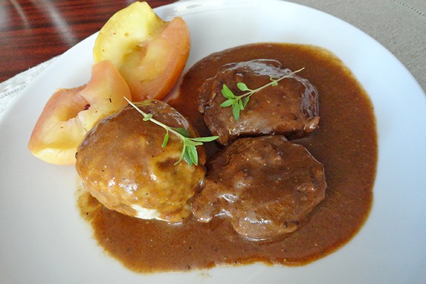 Rehmedaillons in Sherrysauce