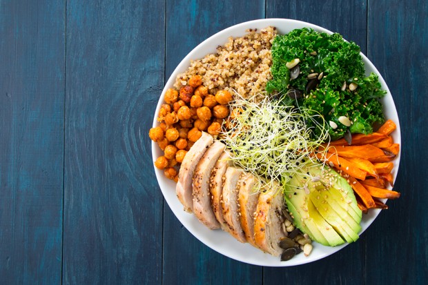 Buddha Bowl mit gerösteten Kichererbsen