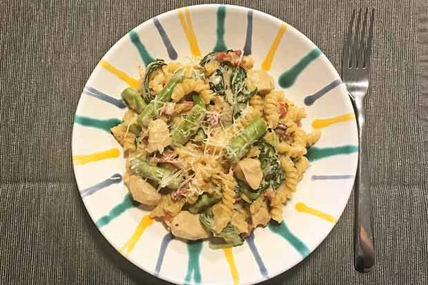 Nudelpfanne mit Spargel