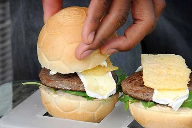 Beef Burger mit Feigensenf-Frischkäse