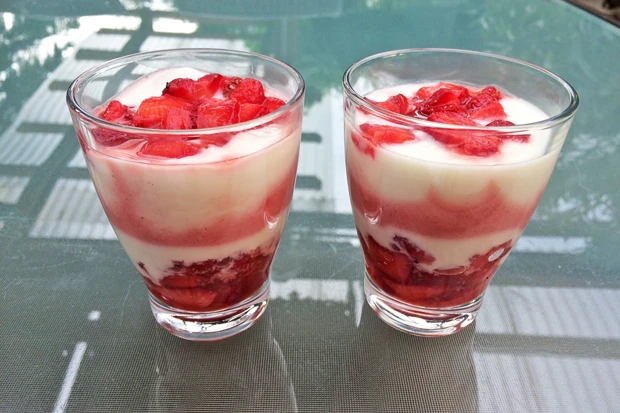 Erdbeer-Schicht-Dessert