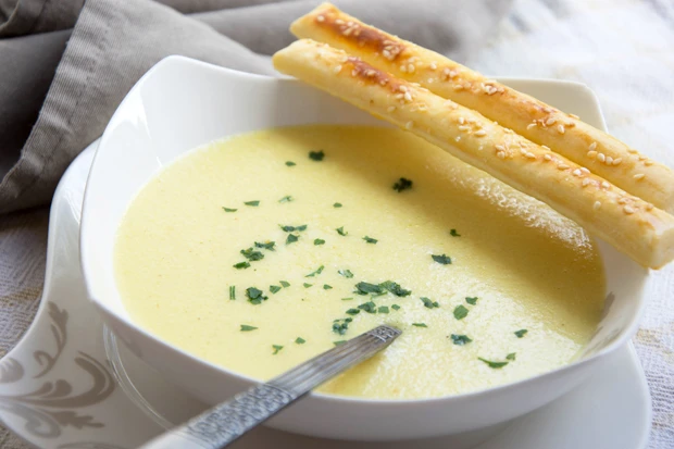 Grießsuppe mit Safran