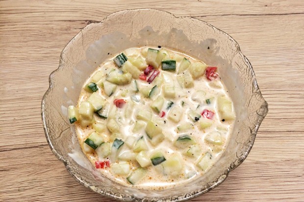 Rahmgurkensalat mit Chili