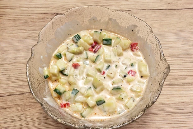 Rahmgurkensalat mit Chili