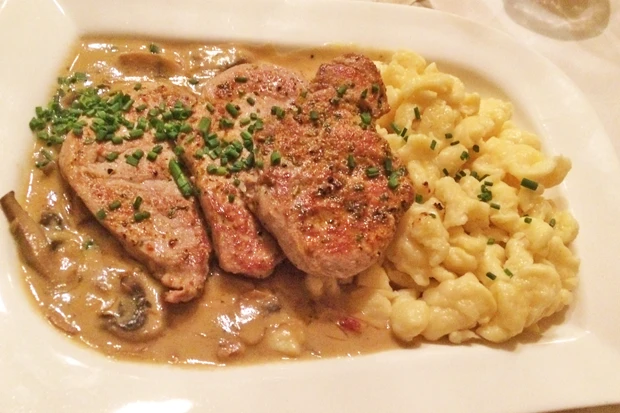 Koteletts auf Pilzsauce