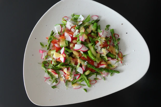 Scharfer Spargelsalat