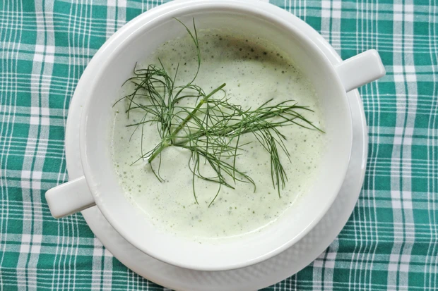 Kalte Gurkensuppe mit Dill
