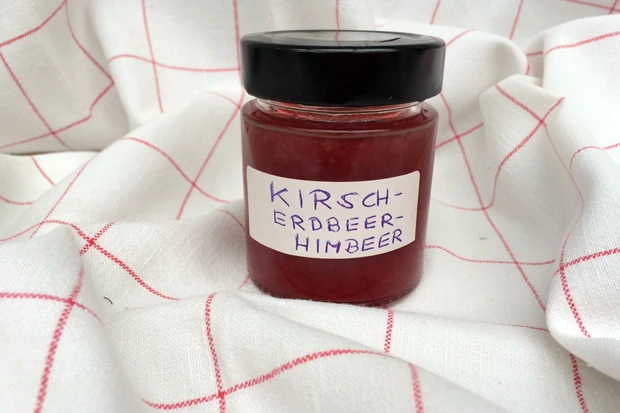 Kirsch-Erdbeer-Himbeermarmelade