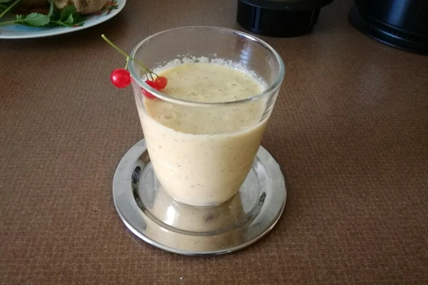 Buttermilch-Smoothie mit Ingwer