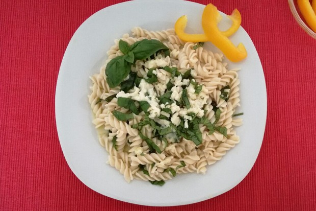Dinkel-Dralli mit Mozarella und Basilikum