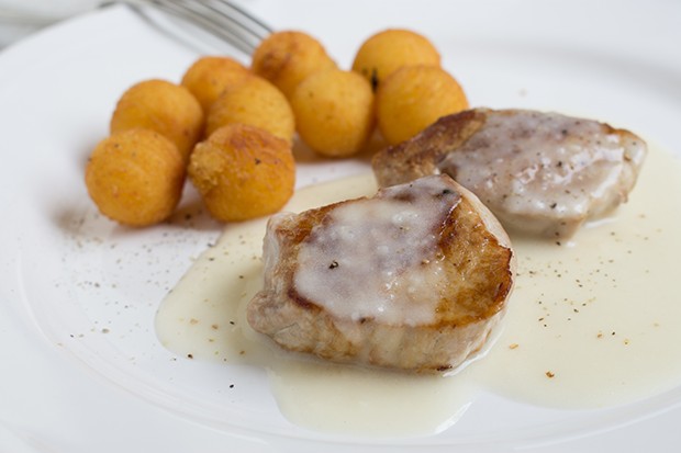Schweinsmedaillons in Schaumweinsauce