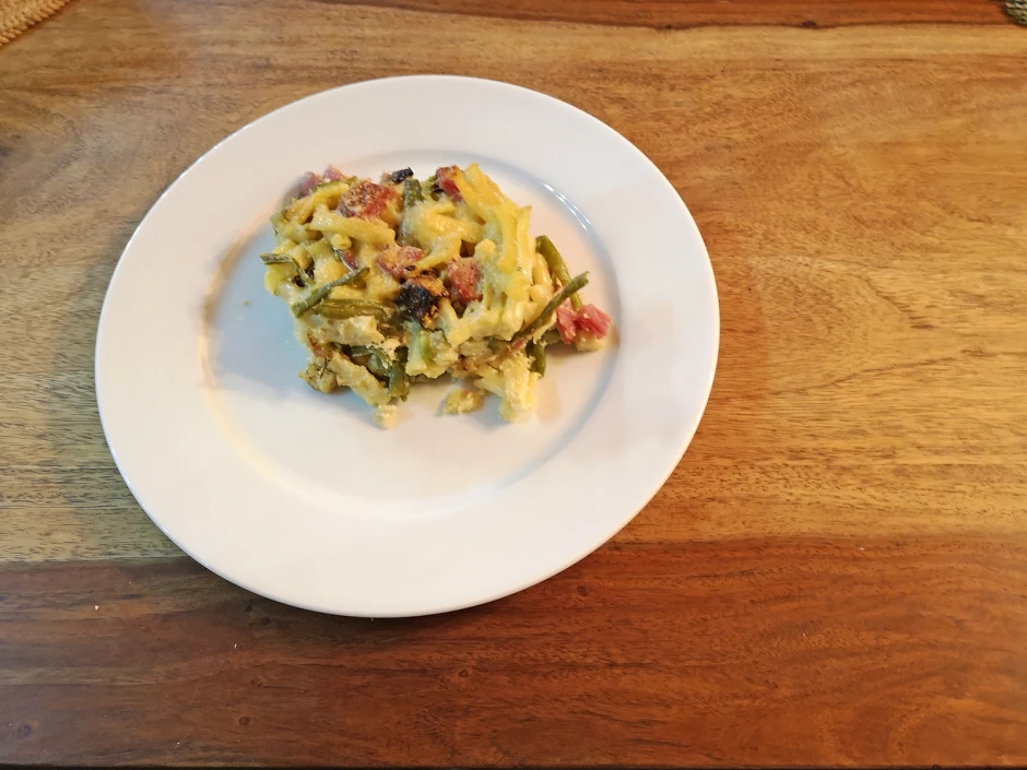 Mediterraner Nudelauflauf mit Salami