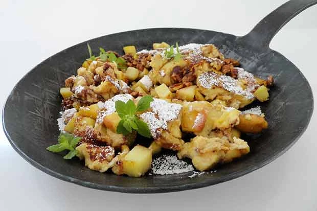 Apfelschmarren mit karmellisierten Waln&uuml;ssen