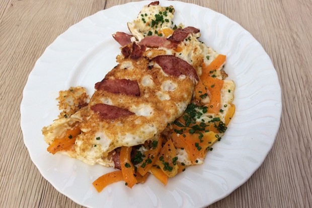 Bunte Eierspeise mit Wurst