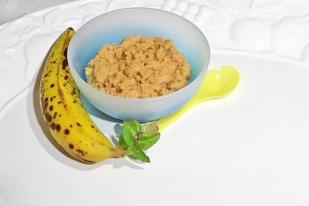 Vollkorn-Biskotten-Brei mit Banane