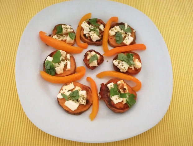 Gebratene S&uuml;&szlig;kartoffel mit Hirtenk&auml;se