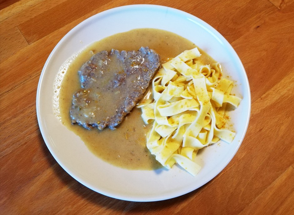 Kalbschnitzel im Currysaft