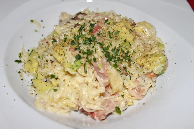 Pastasotto mit Rohschinken und Avocado