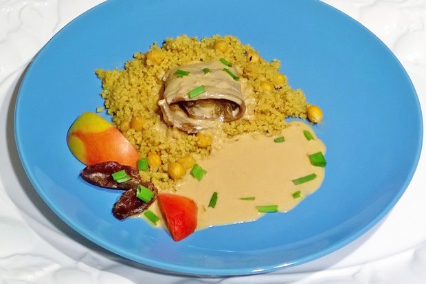 Curry-Rindsroulade mit Datteln, Apfel und Marille