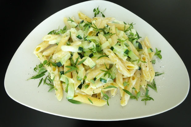 Penne mit Zucchini und K&auml;sesauce