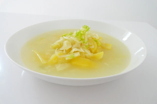 Klare Fenchelsuppe mit Erdäpfel