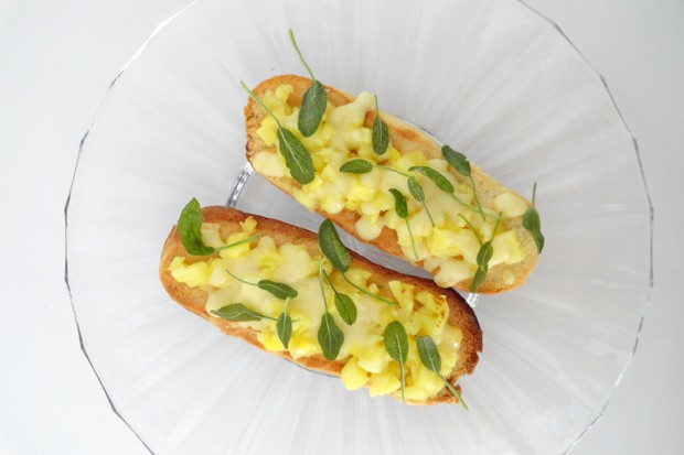 Ananasbrioche mit knusprigem Salbei
