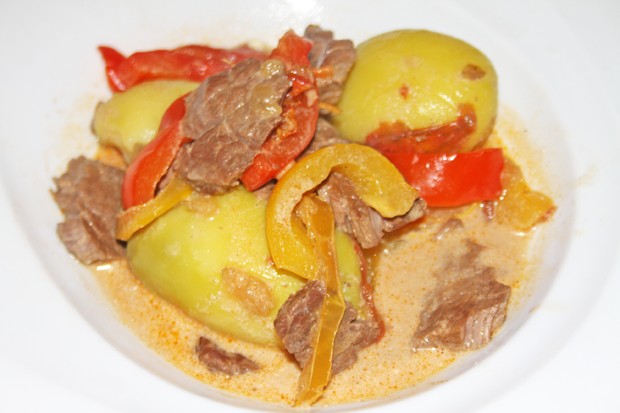 Rind in Paprika - Rahm - Sauce