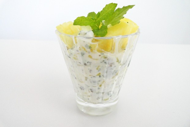Frischkäse mit Ananas und Minze