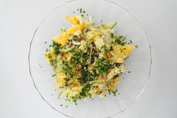 Zucchini-Eierspeise mit Chili und Kernöl