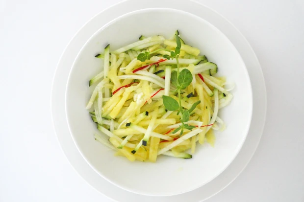 Zucchini-Ananas-Rohkostsalat