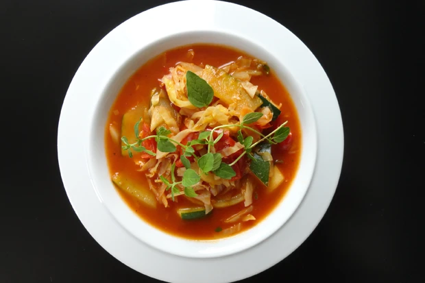 Krauteintopf mit Datteltomaten und Zucchini