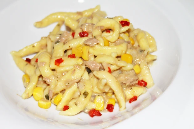 Sp&auml;tzle mit Thunfisch - Mais - Sauce