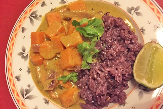 Karotten-Kürbis-Curry mit Purpurreis