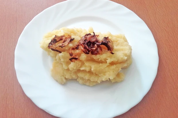 Erd&auml;pfelp&uuml;ree mit ger&ouml;stetem Zwiebel