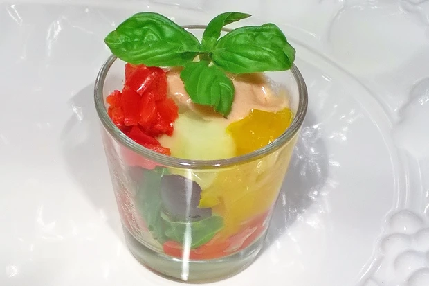 Paprika - Gurkensalat mit Tomatendressing