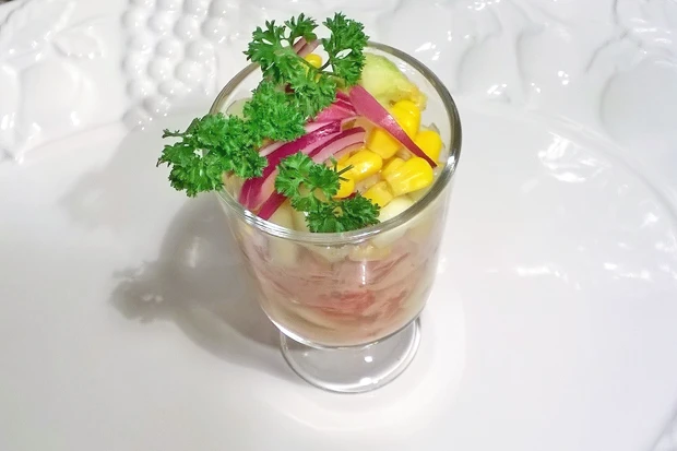 Mais-Gurkensalat mit Tomatencreme