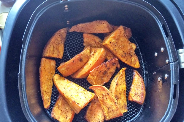 Süßkartoffel-Wedges aus der Heißluftfritteuse