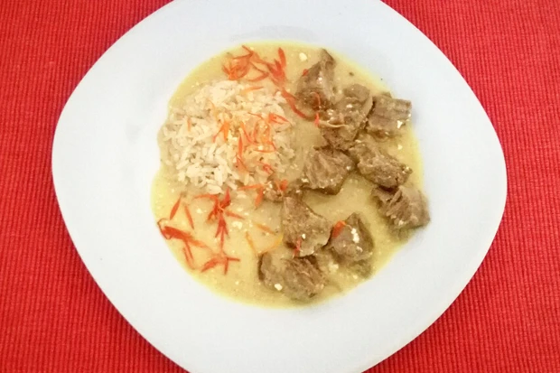 Ziegenbraten mit Curry und Reis