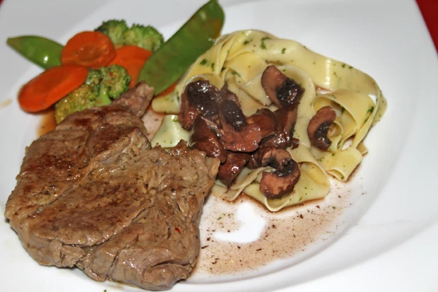 Rostbraten mit Rotwein - Champignons