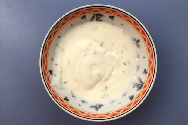 Schnelles Joghurt-Kräuter-Dressing - Rezept