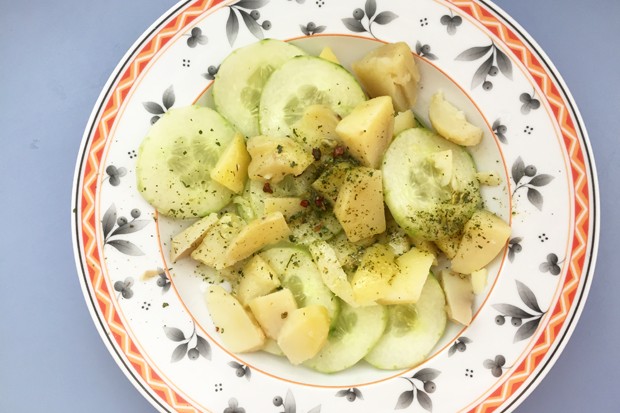 Klassischer Gurken-Erdäpfel-Salat