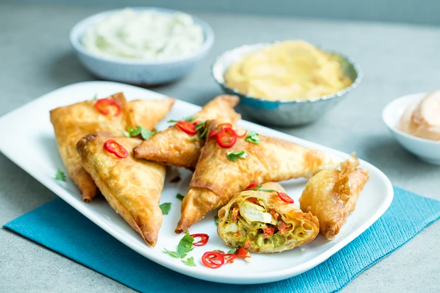 Indische Samosas mit Brunch Indian Curry