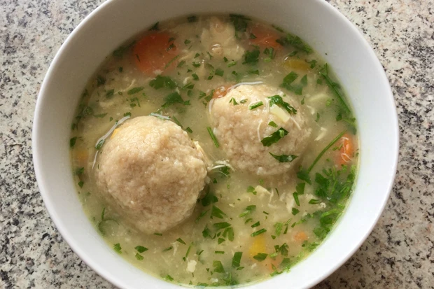 H&uuml;hnereinmachsuppe mit Br&ouml;selkn&ouml;del