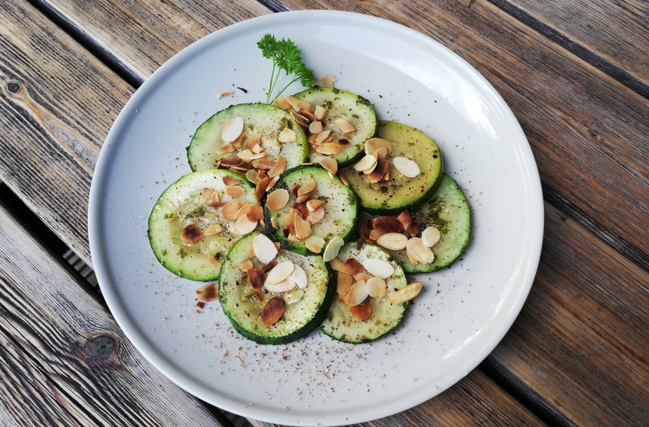Zucchini mit Mandeln